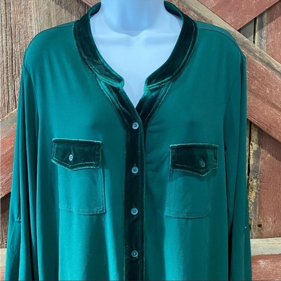 fall time Emerald green top with velvet trim - Picture 2 of 6